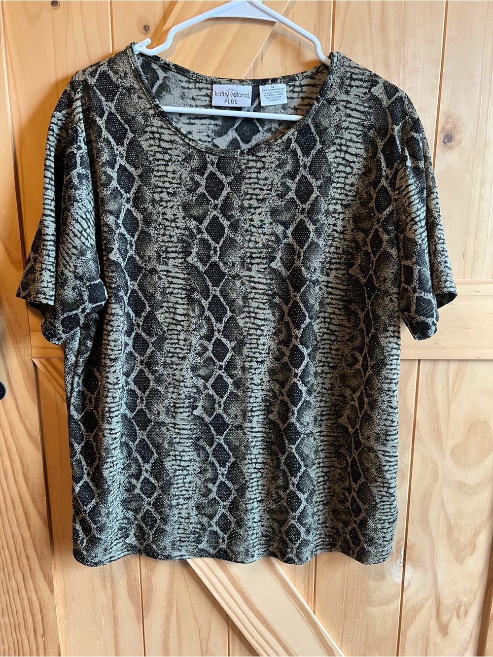 kathy ireland Plus Snake Print Short Sleeve Blouse in Black and Cream Sparkle 1X